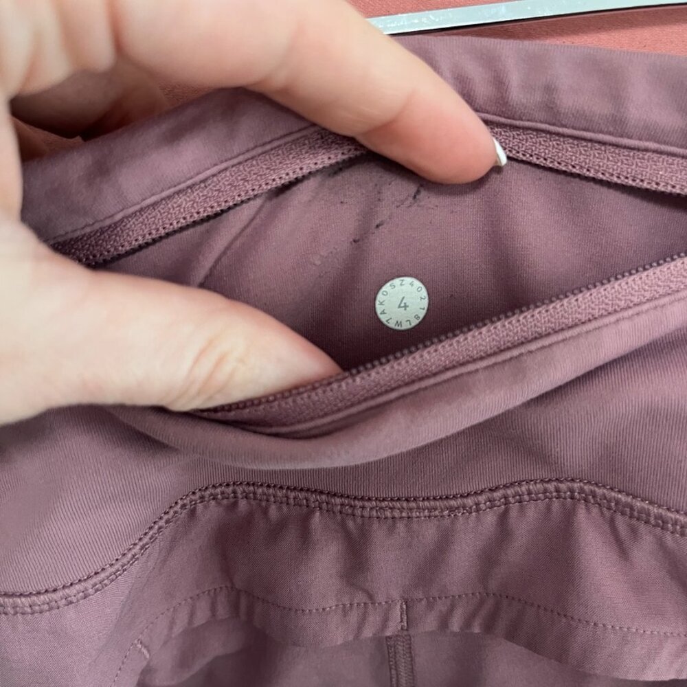 Lululemon Mauve Hotty Hot Shorts Size 4 - Picture 5 of 6